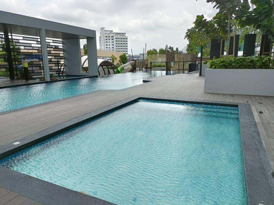 Sky Trees 4 Guests High Floor Smart Tv Garden View A1801 Apartment Johor Bahru Exterior photo